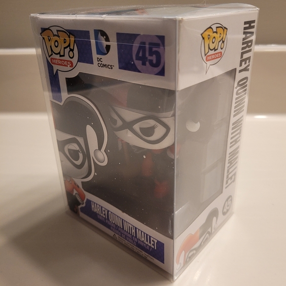FUNKO POP x DC COMICS CLASSICS Harley Quinn With Mallet Vinyl Figure #45 - Picture 4 of 16